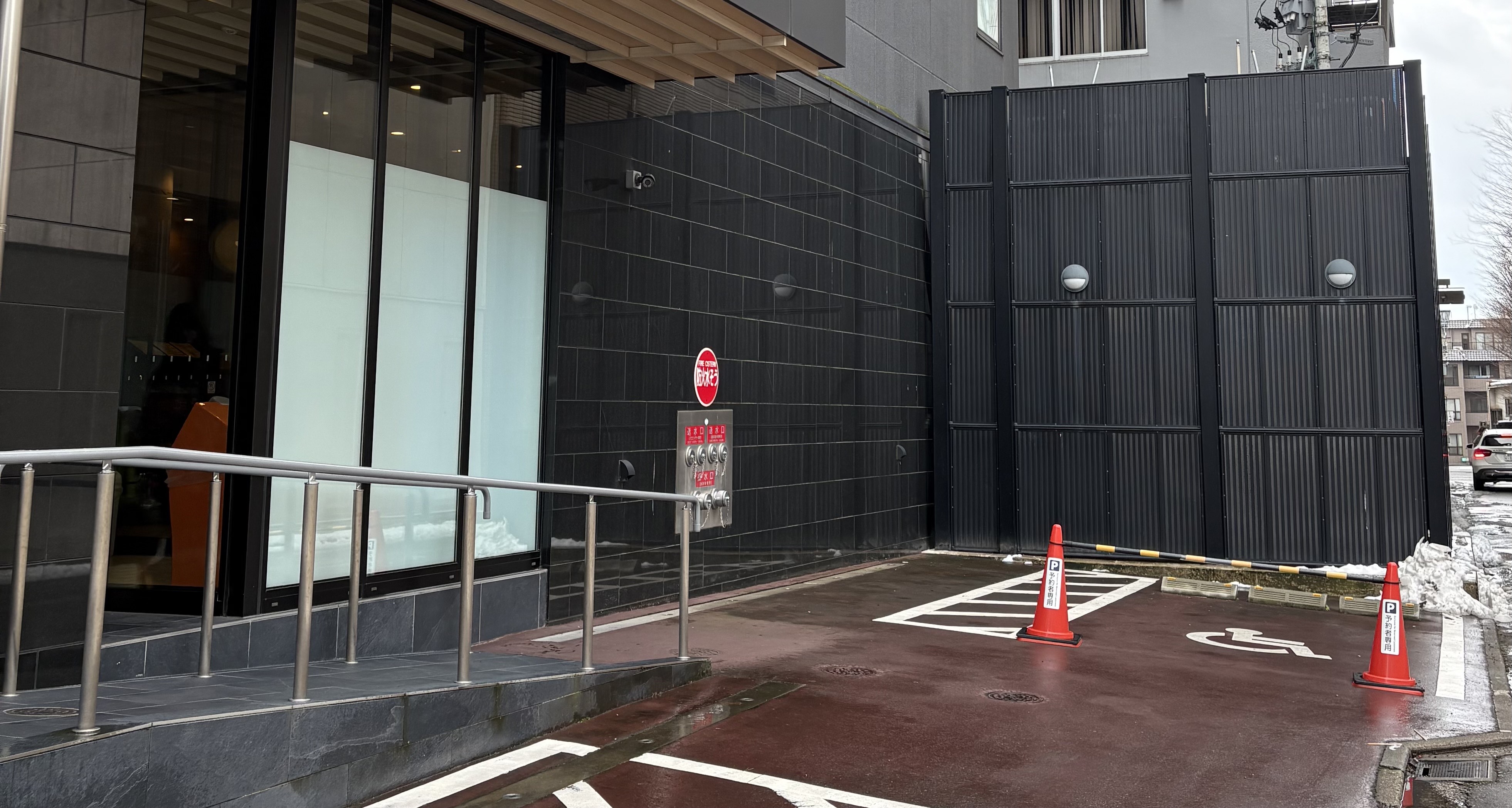 酒店场地内停车场