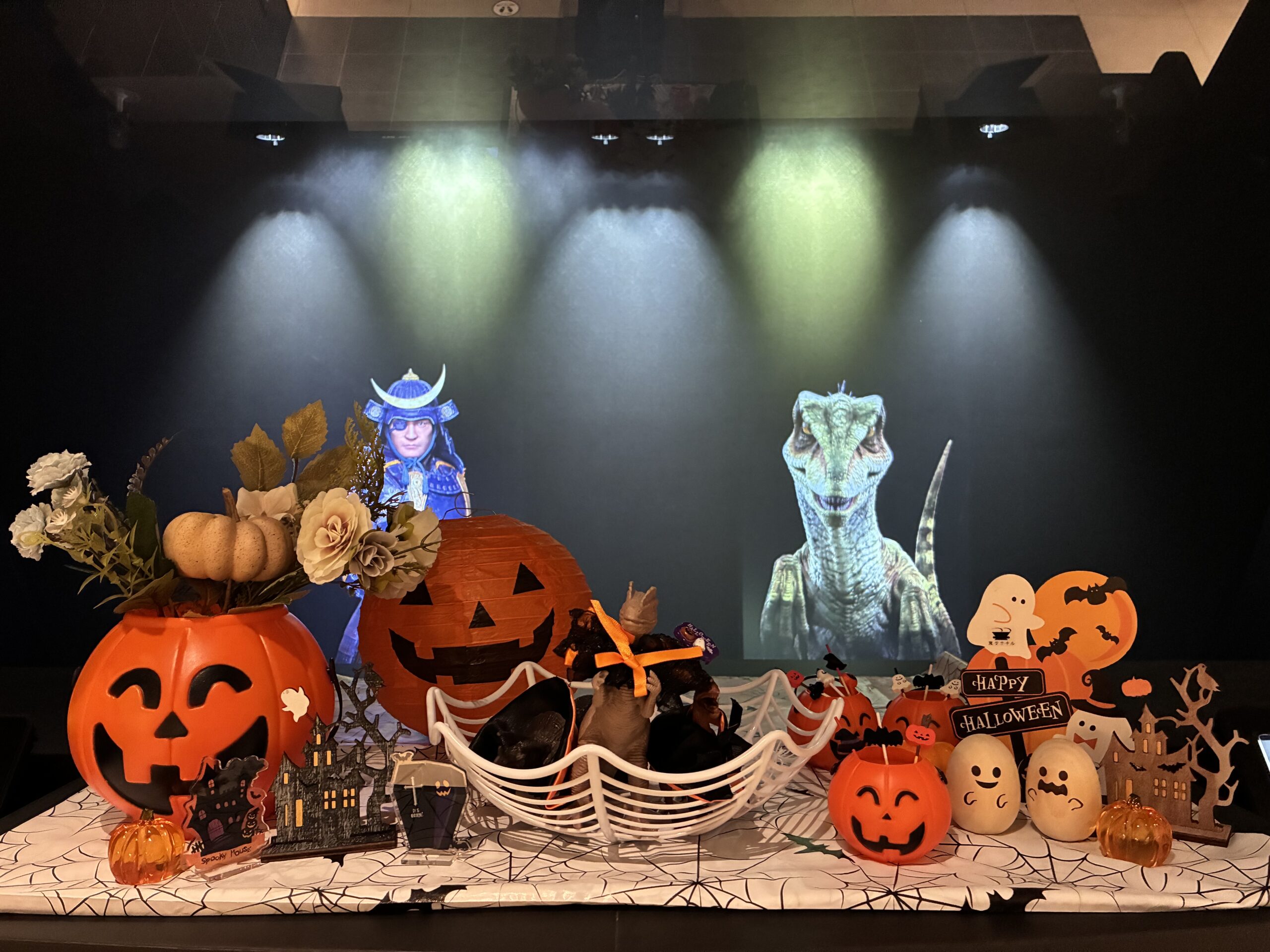 🎃前台已装饰成万圣节主题！🎃