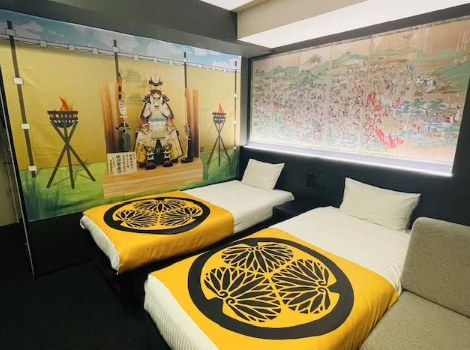 淺草2家海茵娜飯店 與人偶吉德合作推出「武士房」
