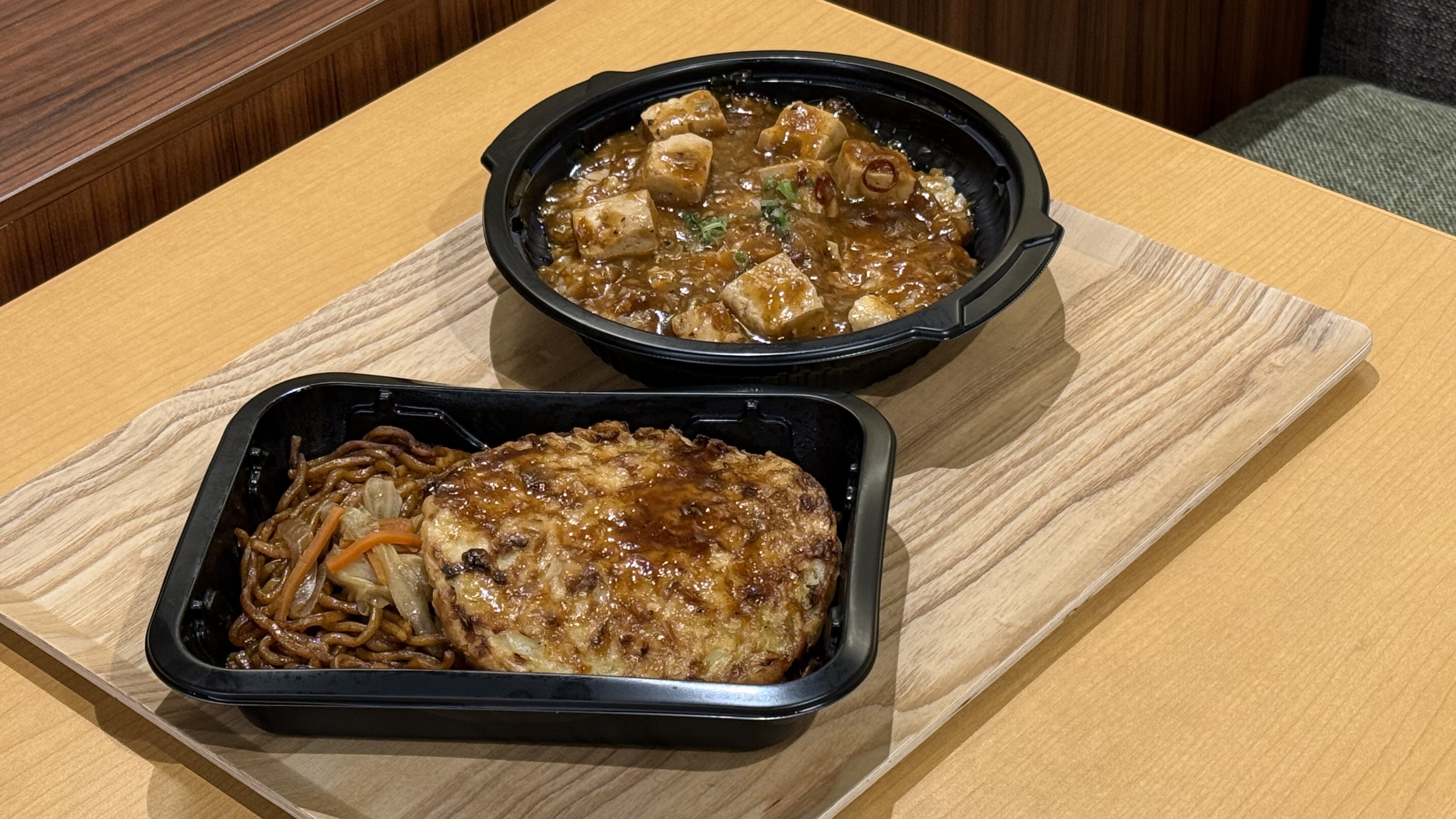 您可以享用麻婆豆腐等中式料理及大阪燒等美食　　　　　※提供內容可能會有所變更